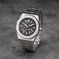 Empire Luxe Bastion octagonal bezel, three-quarter view